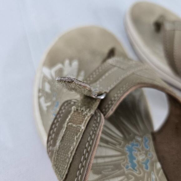 Clark's Floral and Tan Slip On Sandals Women's Size 7 - Picture 4 of 6